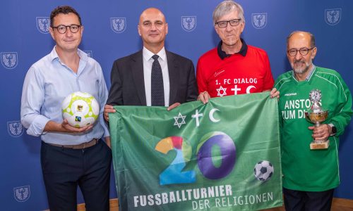 0828_Fussball d Religionen Schuetze_001